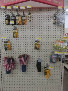 lot 195 image: garden supplies