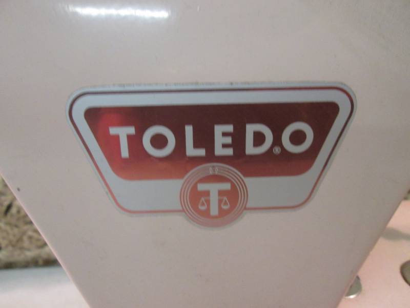 lot 79 image: Vintage 1961 Toledo Candy Scale  RM...