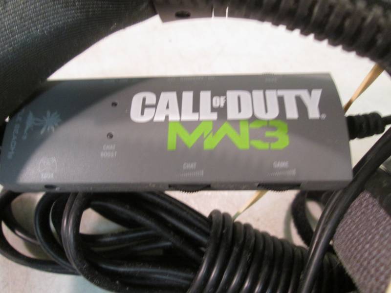 lot 67 image: Call of Duty MW3 Headphones with Mi...