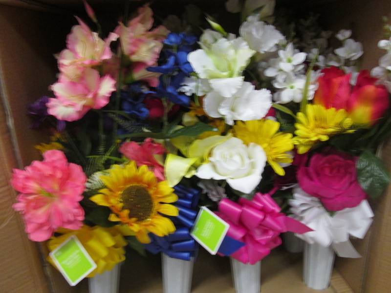 lot 224 image: Case of 12 Fake Flower Vases Approx...