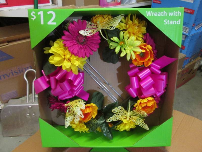 lot 226 image: Case of 4 Fake Flower Wreaths with ...