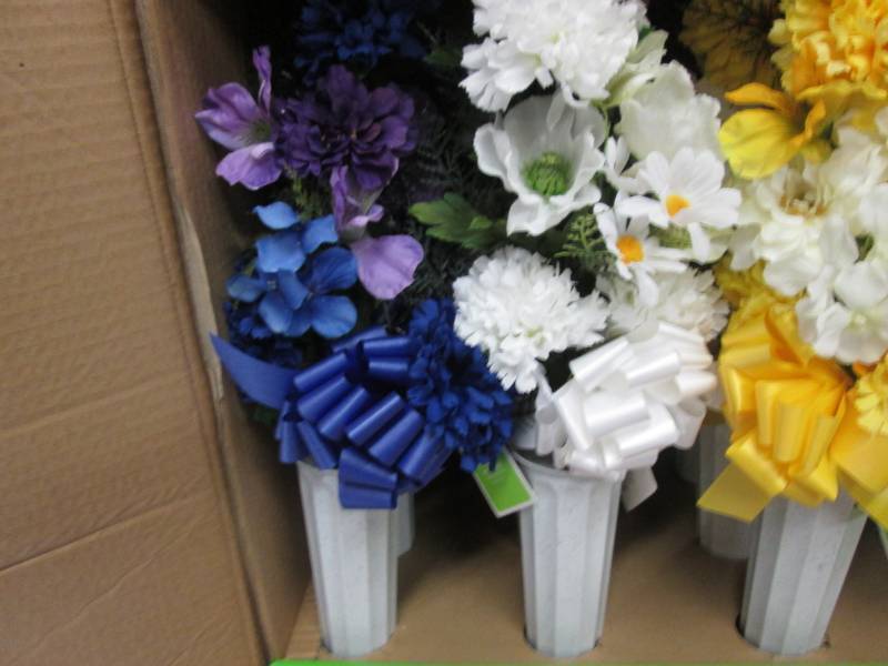 lot 232 image: Lot of 20 Fake Flower Vases Retail ...