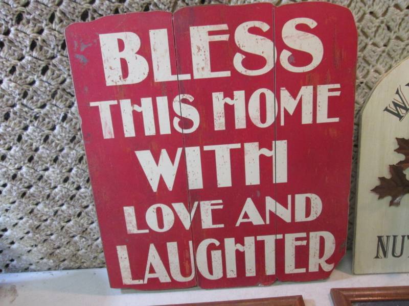 lot 140 image: Misc Wall Decor  RMDR...