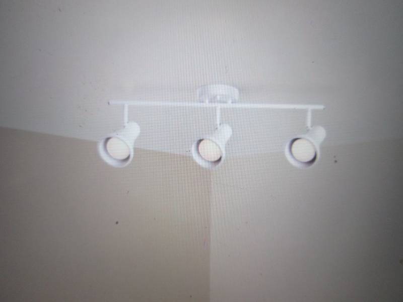 lot 141 image: 3-Light Glossy White LED Track Ligh...