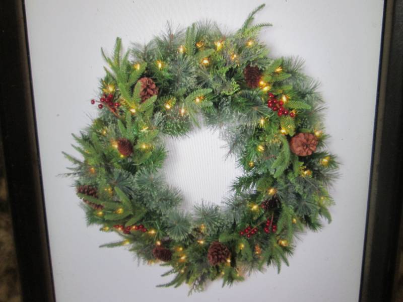 lot 94 image: 24 Colonial Artificial Wreath with...