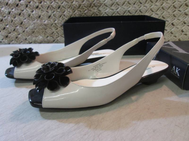 lot 139 image: Pair of Ladies Anne Klein iFlex Ivo...