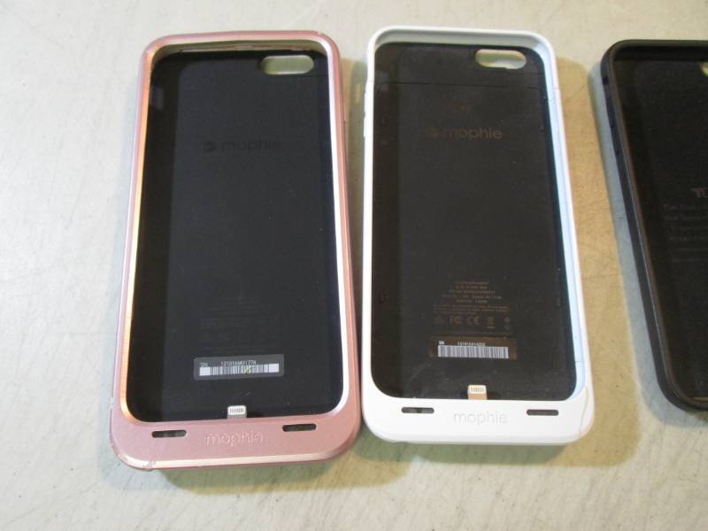 lot 68 image: 2 Mophie Juice Pack Cases and Other...