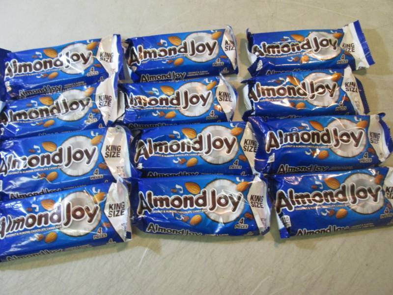 lot 154 image: 12 Almond Joy King Size Candy Bars ...