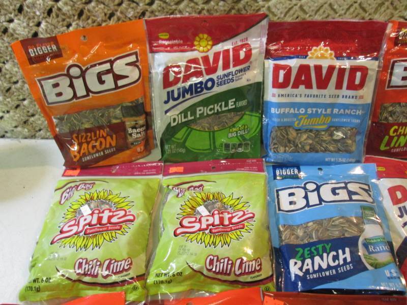 lot 120 image: Lot of Assorted Sunflower Seeds  EC...