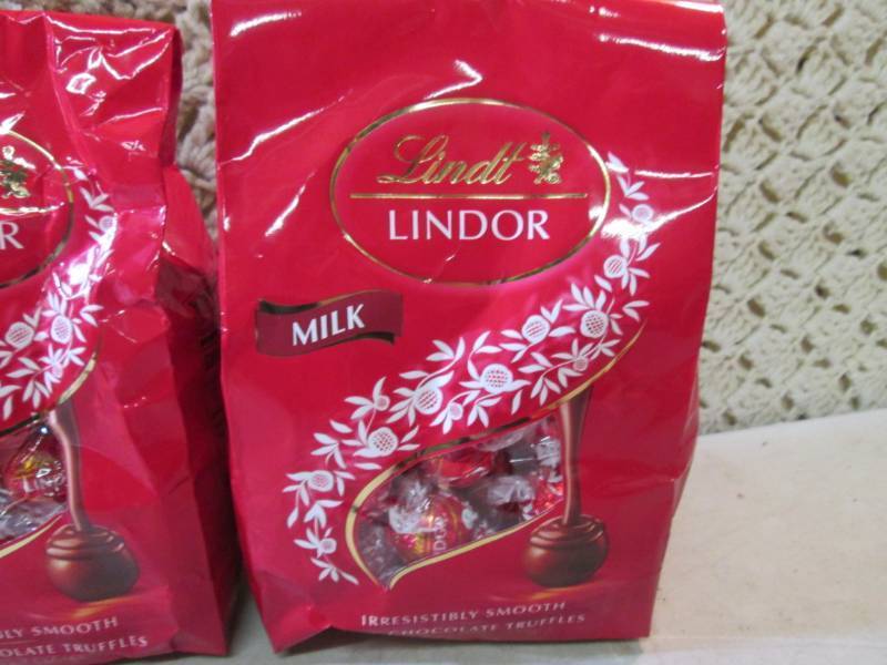 lot 101 image: 2 Bags of Lindt Lindor Milk Chocola...