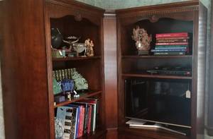 lot 5 image: 90 Corner Mahogany Bookcases