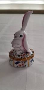 lot 17 image: Big Earred White Rabbit Limoges Box
