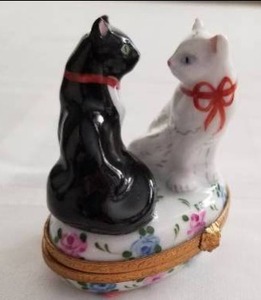 lot 19 image: Black and White Kitties Limoges Box