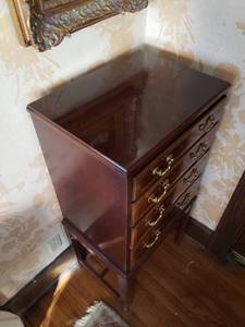 lot 55 image: Mahogany 4 Drawer Silver Chest by Hickory