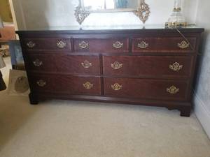 lot 69 image: Handsome 7 Drawer Dresser by Hickory
