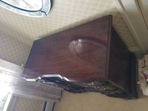 lot 79 image: Drexel 3 Drawer Dresser