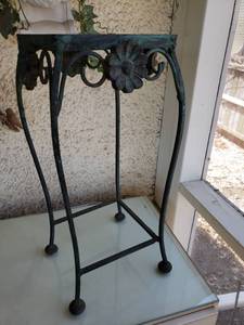 lot 130 image: Black Iron Plant Pedestal
