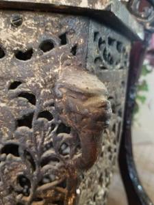 lot 156 image: Heavy Iron Japanese Lantern