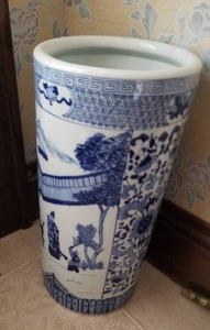 lot 161 image: Blue and White Porcelain Chinese Umbrella Stand