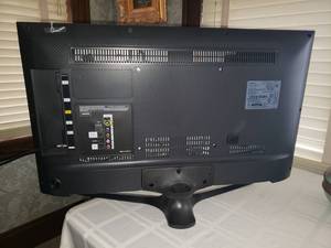 lot 230 image: Samsung 32 LED Television with Remote UN32J5500AF