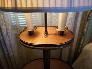 lot 189 image: Vintage Tiered Lamp Side Table