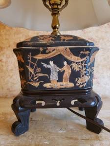 lot 194 image: Asian Ceramic Box Table Lamp on Stand