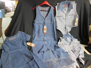 lot 203 image: Revolt Womans Dresses (4pc. XS - 1pc. S) & 6pc. Sleeveless Tops (S) NWT 7C