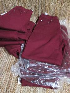 lot 209 image: Assorted Size Ladies Carolina Blues Jeans See Photos NWT (Sizes 6, 16, 18) SKD
