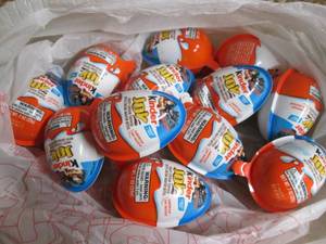 lot 259 image: 12pc. Kinder Joy Treat & Toy (Sweet...