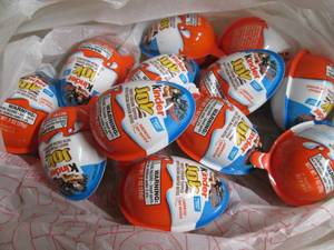 lot 260 image: 12pc. Kinder Joy Treat & Toy (Sweet...