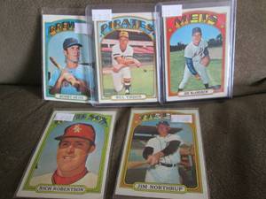 lot 19 image: 1972 Topps Baseball Cards