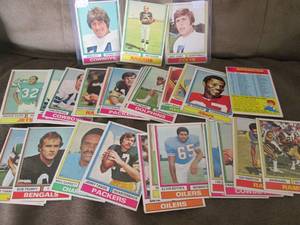 lot 27 image: 1974 Topps Football Cards