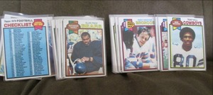 lot 42 image: (25) 1979 Topps Football Cards