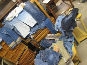 lot 185 image: Large Box of Girls Jeans & Shorts (...