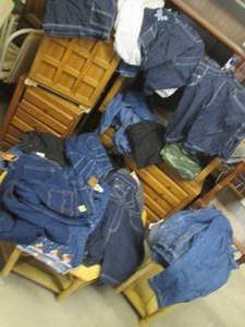 lot 186 image: Large Box of Ladies Jeans, & Overal...