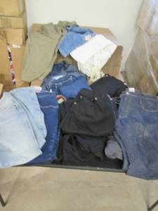lot 193 image: Ladies Jeans, and Pants (Size 18-2...