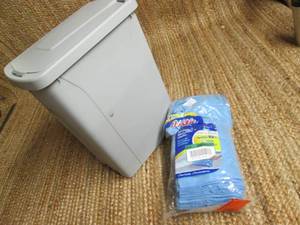 lot 304 image: Trash Bin With Lid & Quickie All Pu...