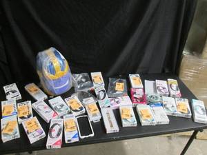 lot 324 image: All New Open Boxes Assorted Fit Bit...