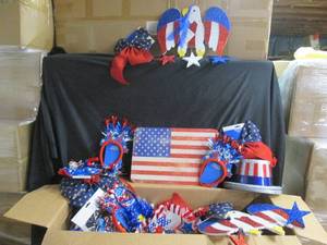 lot 329 image: Large Box of 4th of July Hats & D...