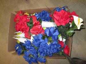 lot 373 image: Box of Assorted Artificial Flowers