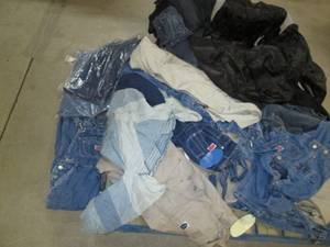 lot 378 image: Juniors Clothing Lot See Photos