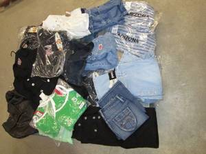 lot 380 image: Juniors Clothing Lot, Some NWT & NIP See Photos