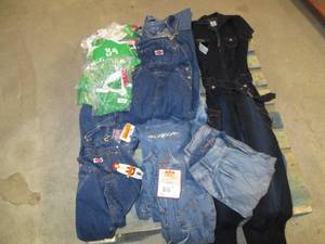 lot 382 image: Juniors Clothing Lot, Some NWT & NIP See Photos