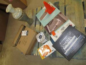 lot 384 image: Lot of Household Items See Photos