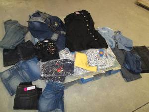 lot 385 image: Ladies Clothing Lot See Photos