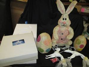 lot 392 image: Light Up, Plug In Easter Bunny & Ma...