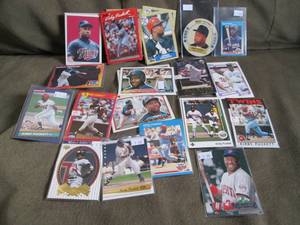 lot 73 image: (30) Kirby Puckett Cards