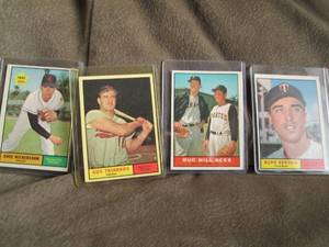 lot 89 image: (4) 1961 Topps Baseball Cards