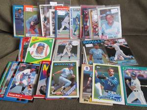 lot 92 image: (40) George Brett Cards