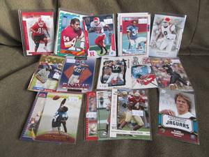 lot 98 image: (25) Football Rookie Cards